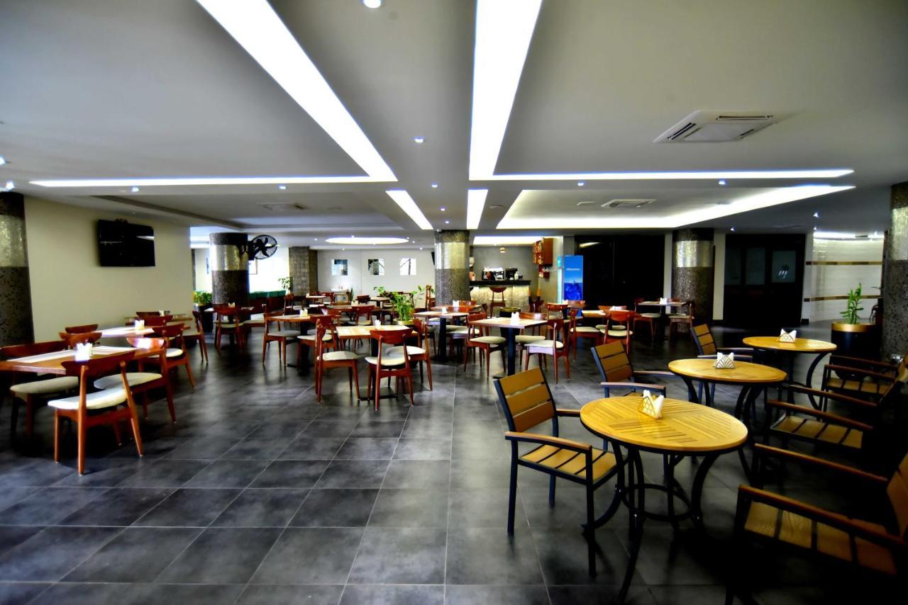 Victoria Mews Hotel Kampala Extérieur photo