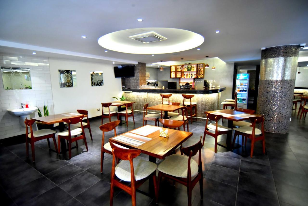 Victoria Mews Hotel Kampala Extérieur photo