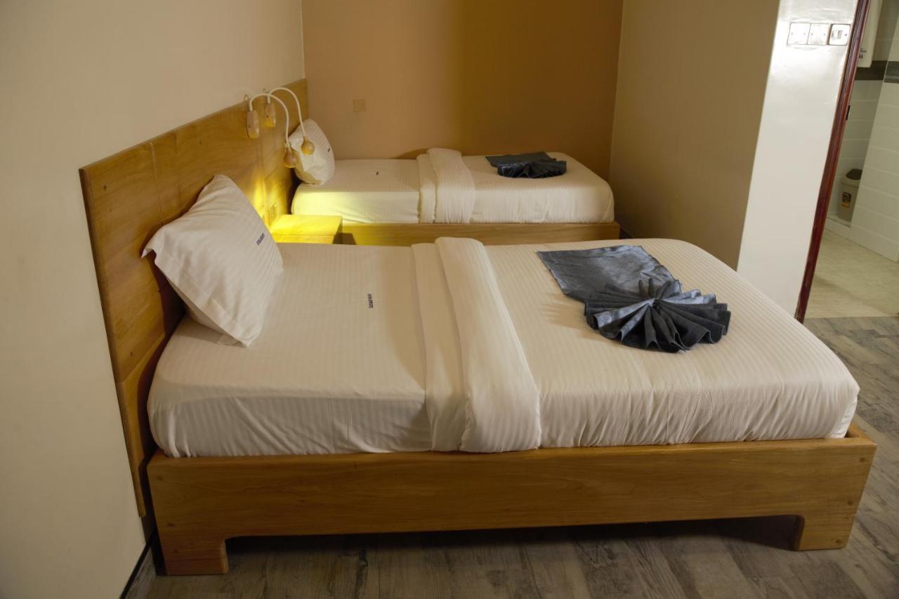 Victoria Mews Hotel Kampala Extérieur photo