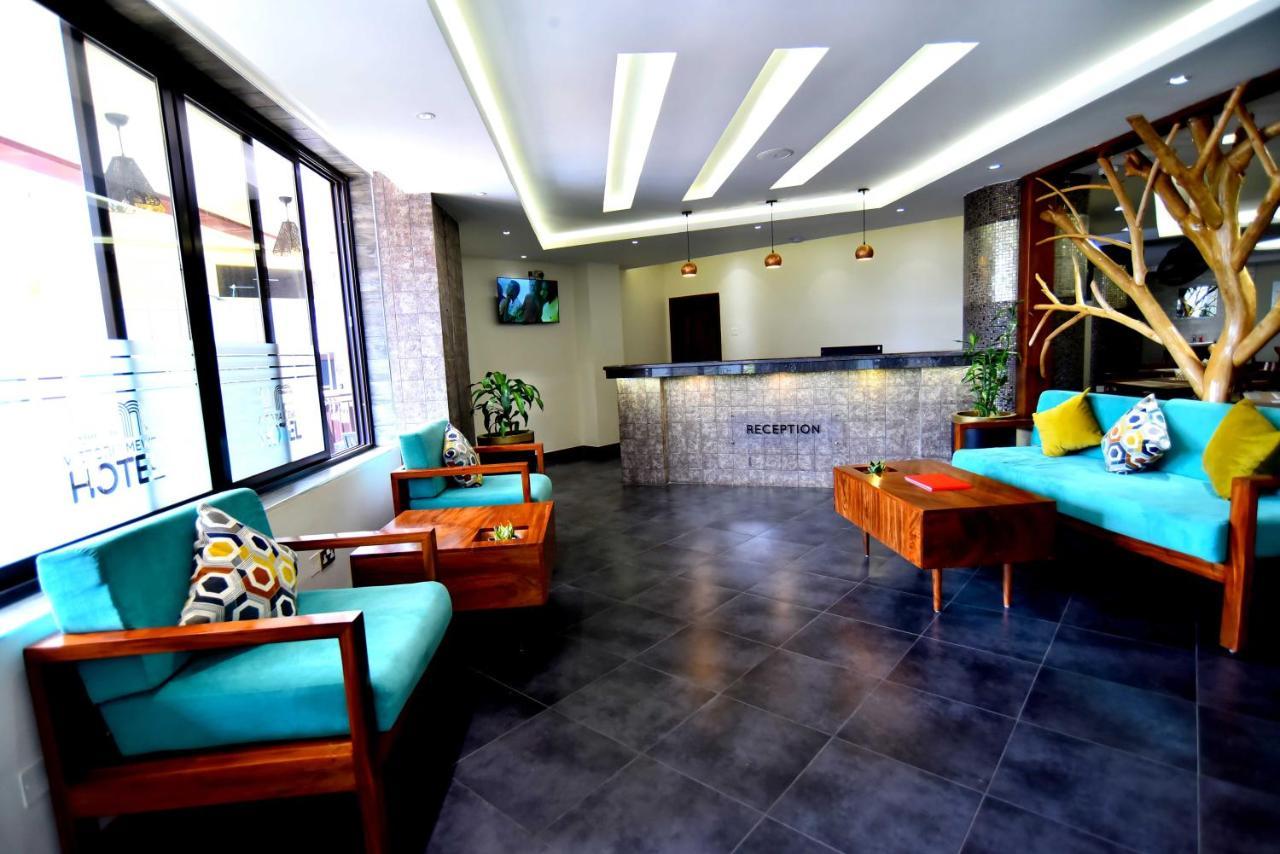 Victoria Mews Hotel Kampala Extérieur photo